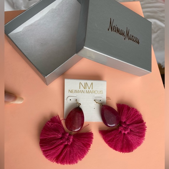 Neiman Marcus Macrame Tassel Drop Shape Stone Pink Fascia  NWT & Box - Picture 4 of 10